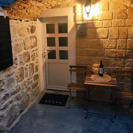 Stone House Lovric Apartment Kastela