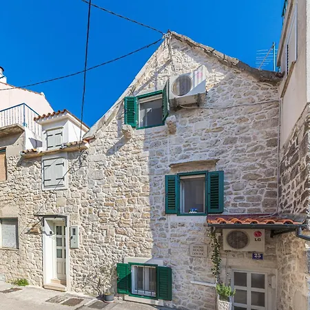 Апартаменти Stone House Lovric