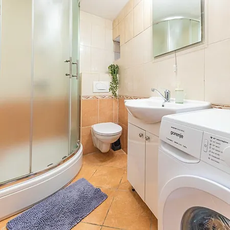 Stone House Lovric Апартаменти Каштела