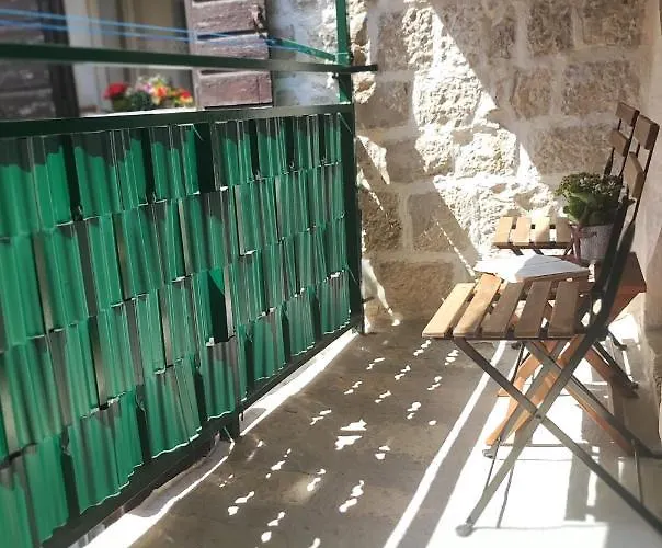 Stone House Lovric 아파트